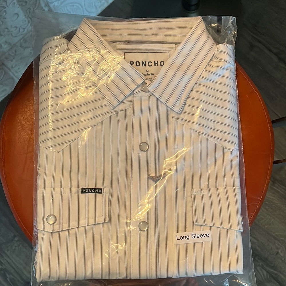 Mens long sleeved Poncho shirt. New with tags. Never opened